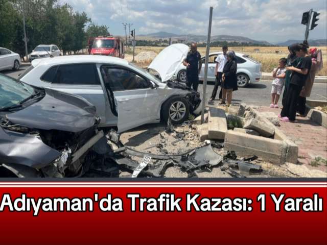 Adıyaman'da İki Otomobil Çarpıştı