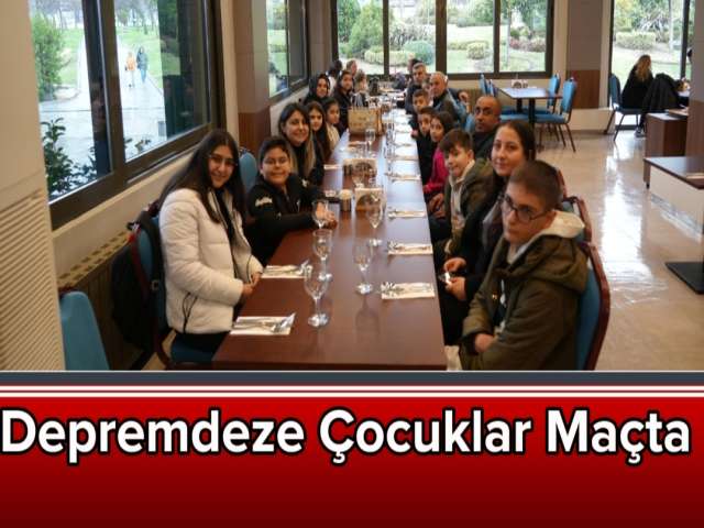 Depremdeze Çocuklar Maçta